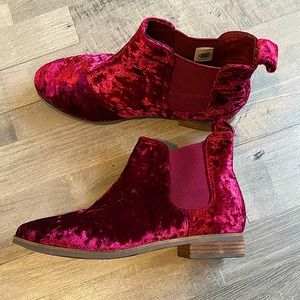NWOT Tom’s Crushed Velvet Booties